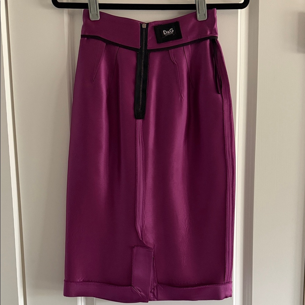 D&G Fuchsia Pencil Skirt with Front Zip Detail